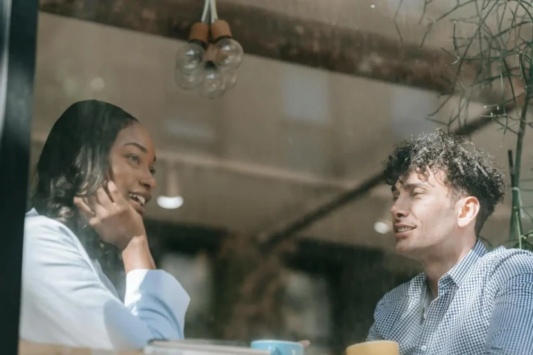 Communication interpersonnelle : comprendre et mieux échanger