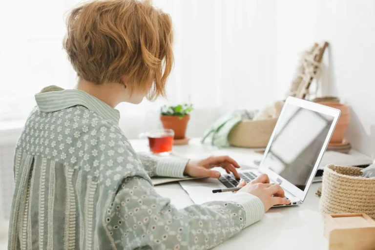 Freelance : statuts, démarrage et tarifs pour se lancer
