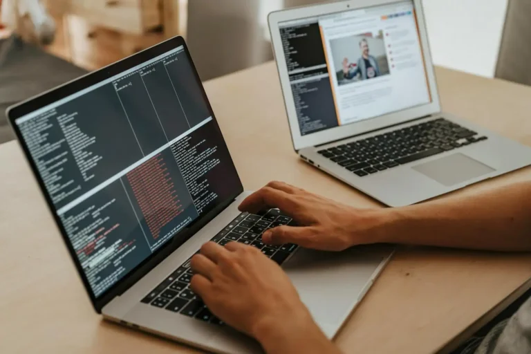 Freelance web : se lancer, statut et premiers clients