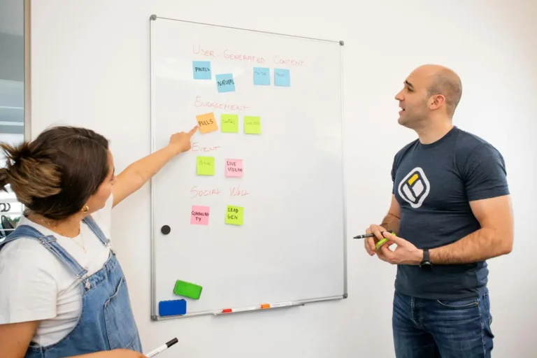 Stratégie de communication : la bâtir étape par étape (sans partir des outils)