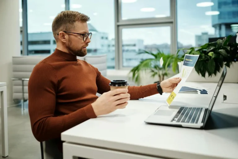 Suivre l&rsquo;actualité business : méthode, sources et pièges