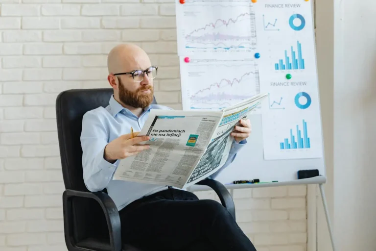 Suivre l&rsquo;actualité économique : méthode et bons réflexes