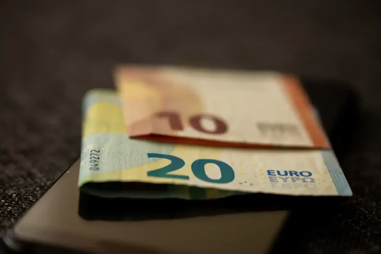 Stablecoin : comment tient la parité, et quand elle cède